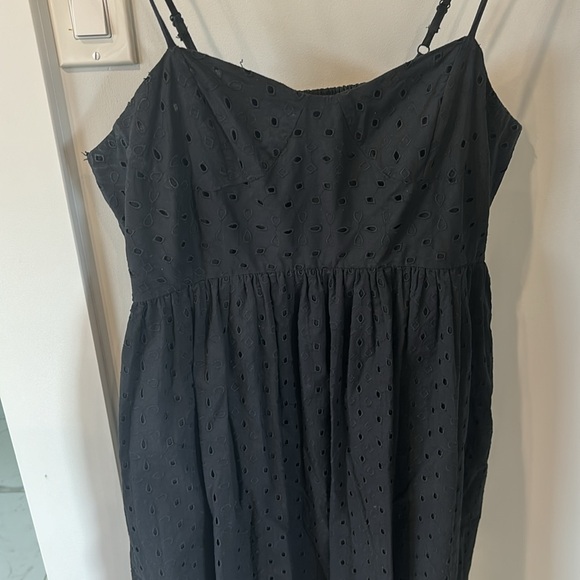 Eyelet dress with pockets and adjustable straps - Picture 3 of 6